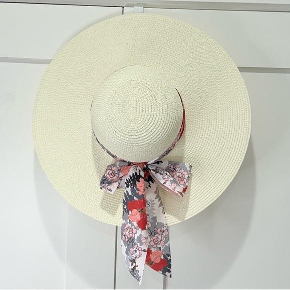 Straw Sun Hat Wide Brim Floral Bow 100% Grass Small Beachy Summer Chic Vacation